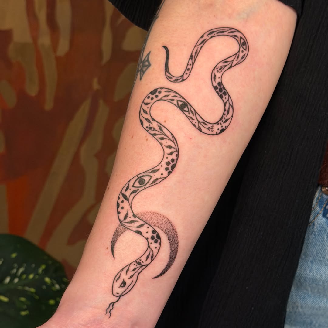 Tattoo by @carmensdarkgallery — fine_line, dotwork