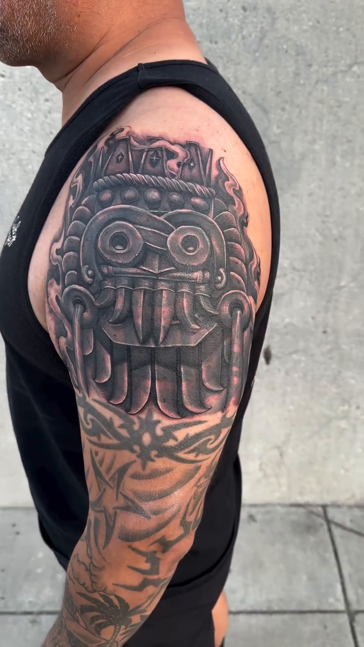 Tattoo by @rubenruiz_tattoos — blackwork, illustrative