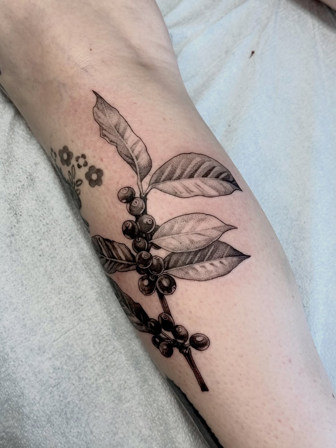 Tattoo by @jesskuesperttattoo — black_and_grey, realism