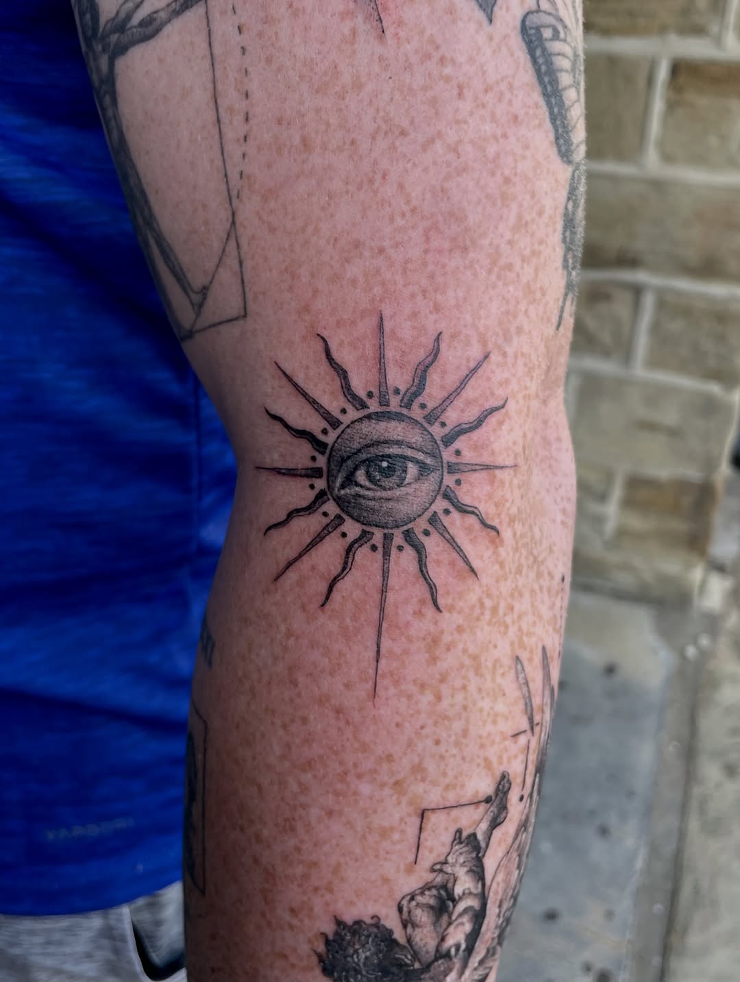 Tattoo by @doingadraw โ fine_line, black_and_grey