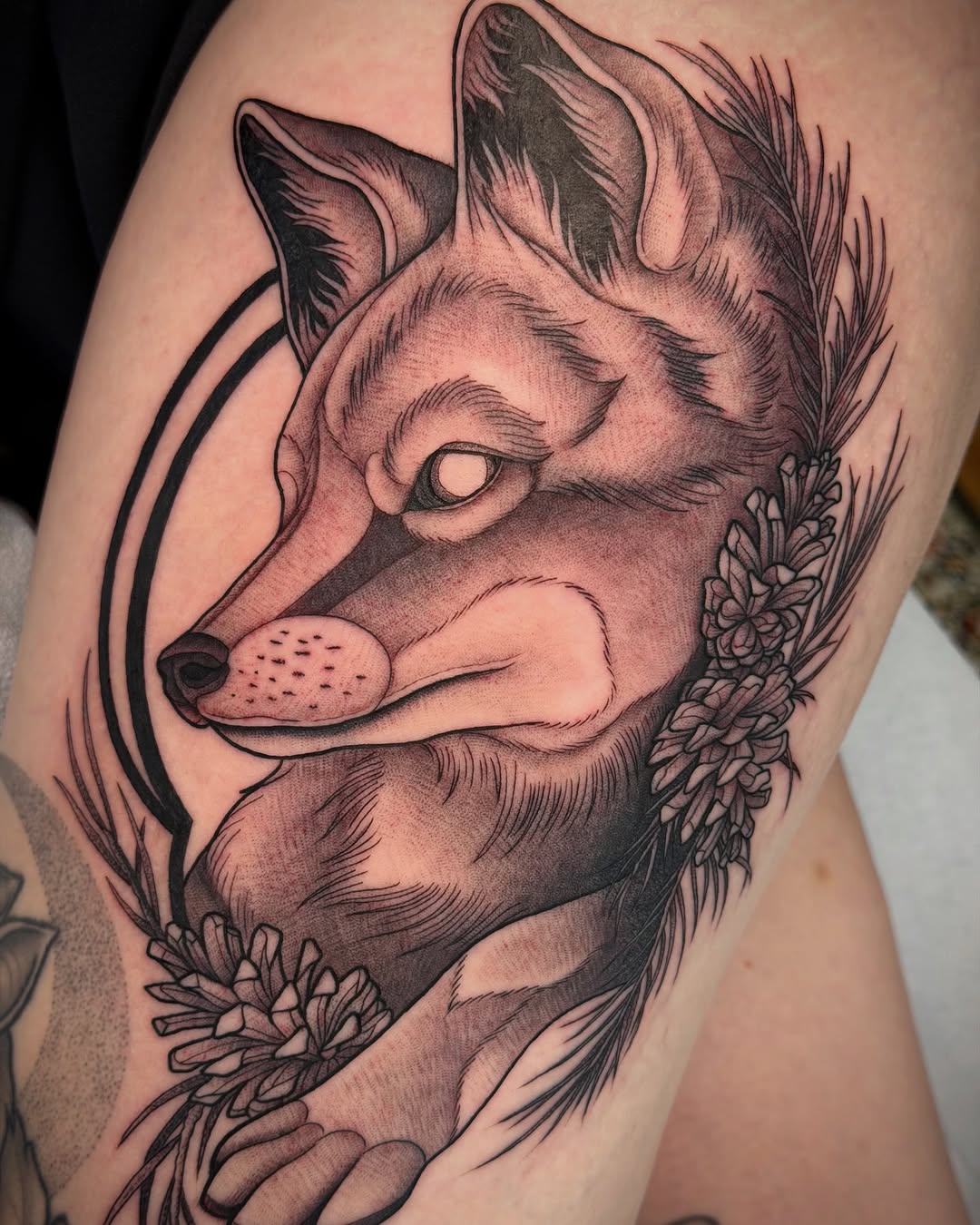 Tattoo by @miaesperanzatattoo โ black_and_grey, realism