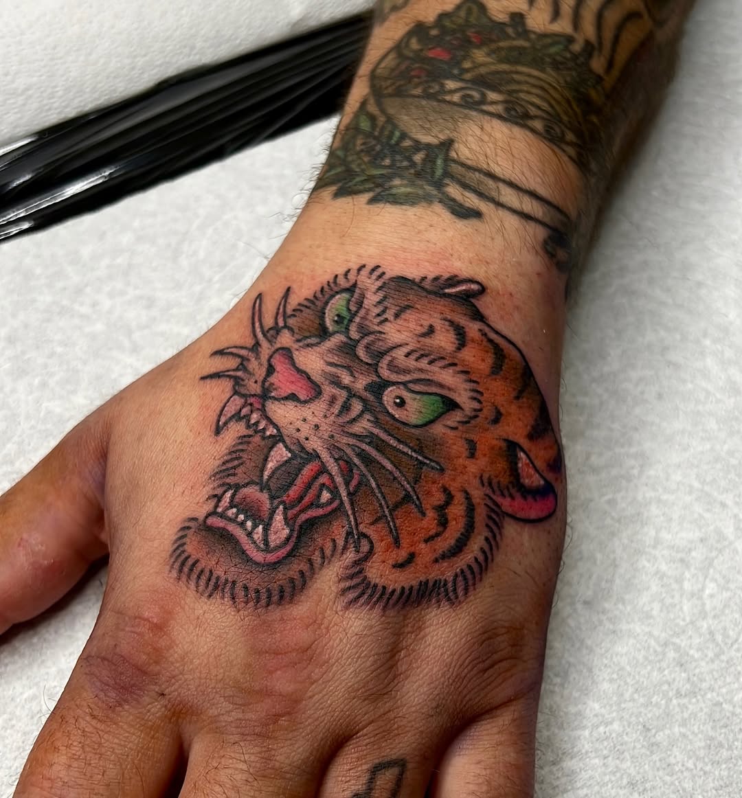 Tattoo by @gloomlacruz — american_traditional