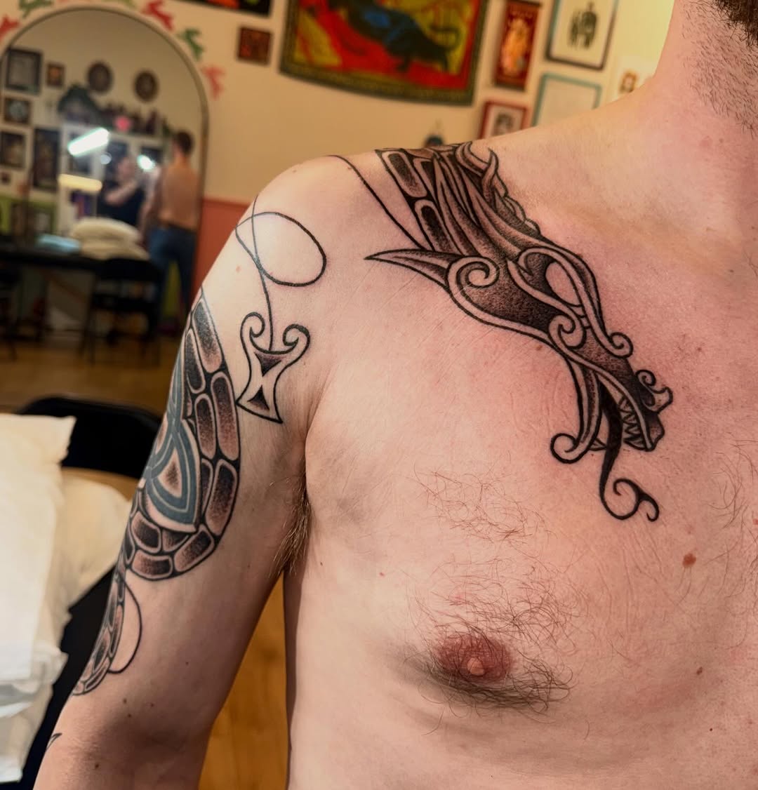 Tattoo by @laurito_tattoo — blackwork, illustrative