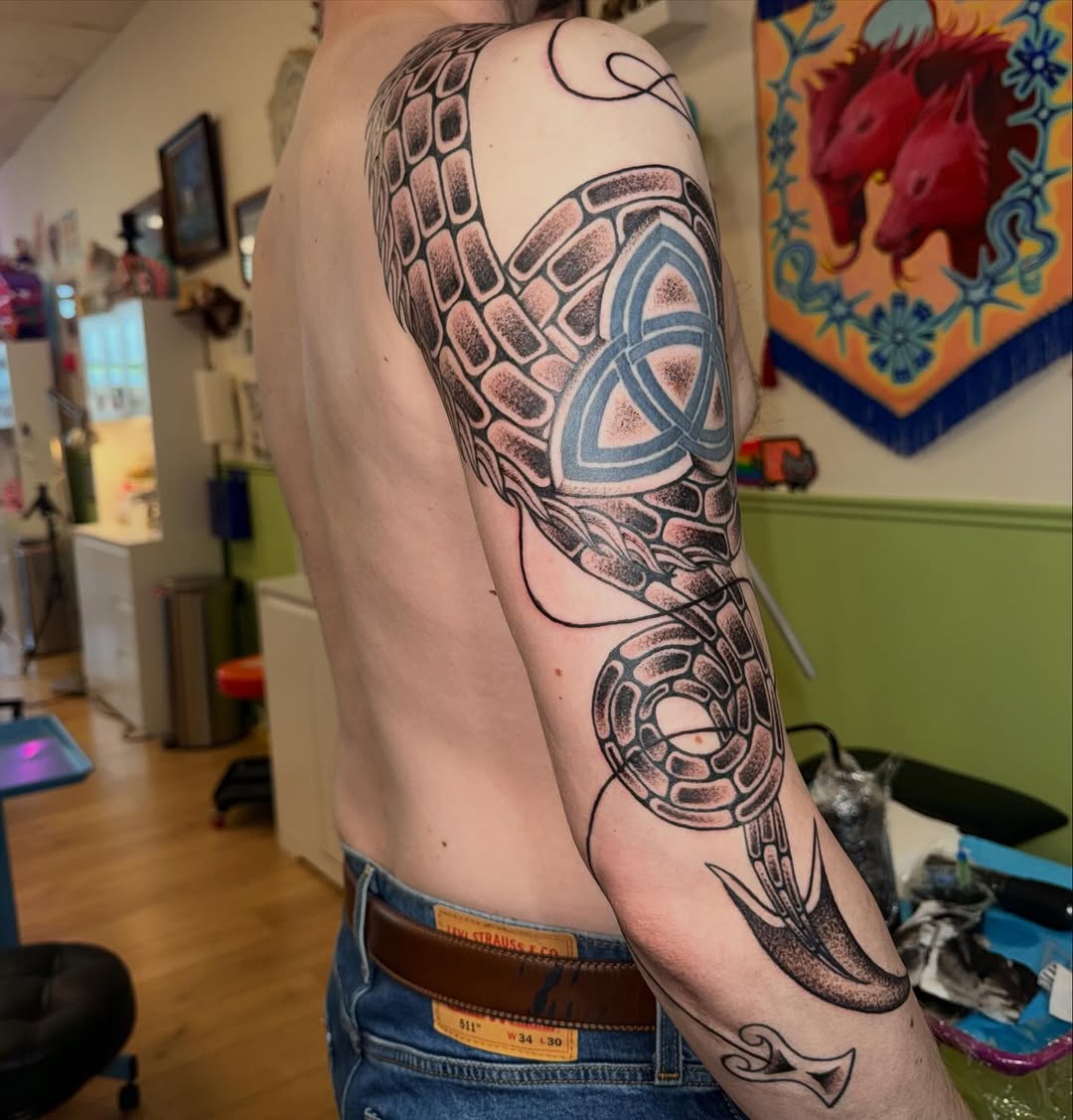 Tattoo by @laurito_tattoo — blackwork, illustrative