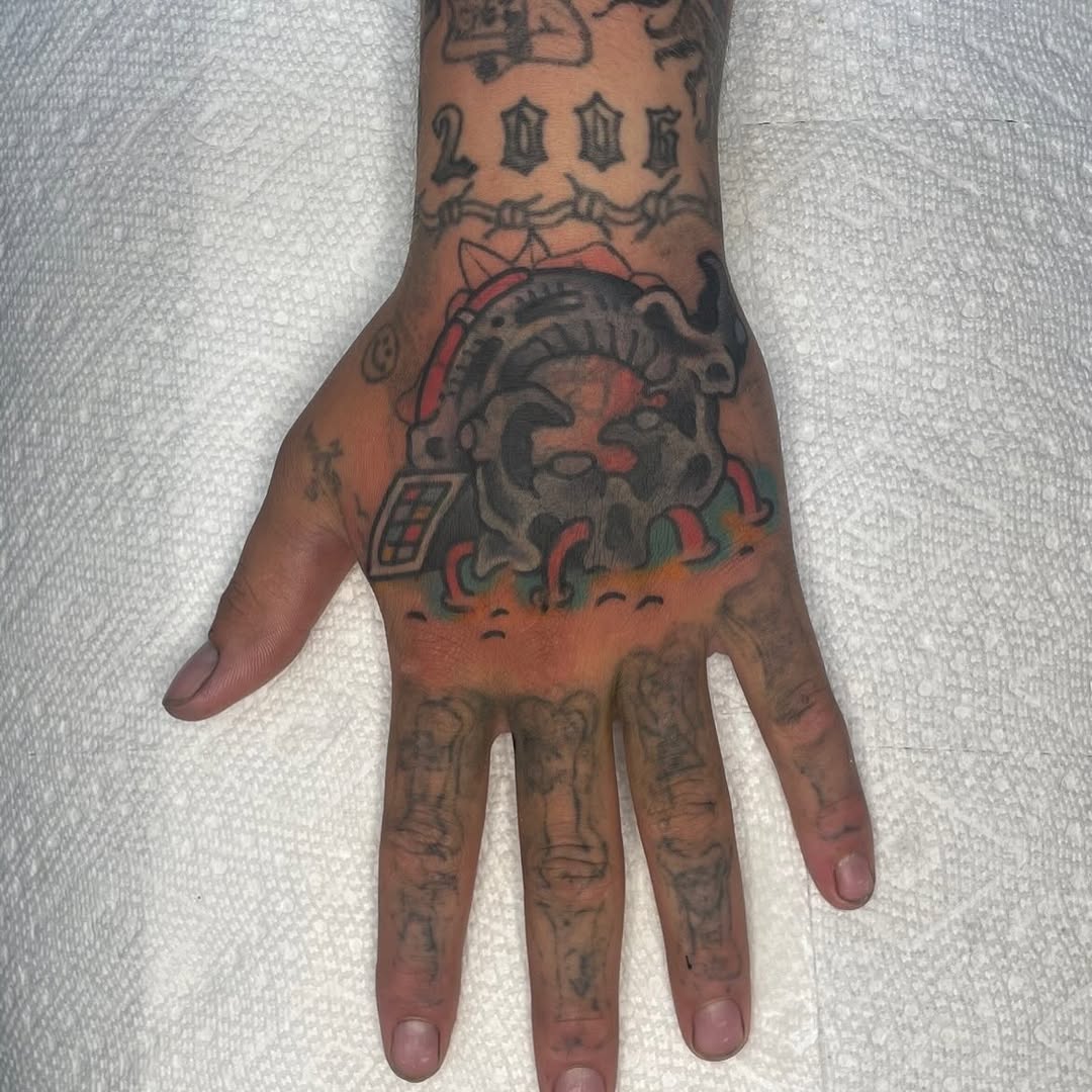 Tattoo by @shorezumi — american_traditional, blackwork