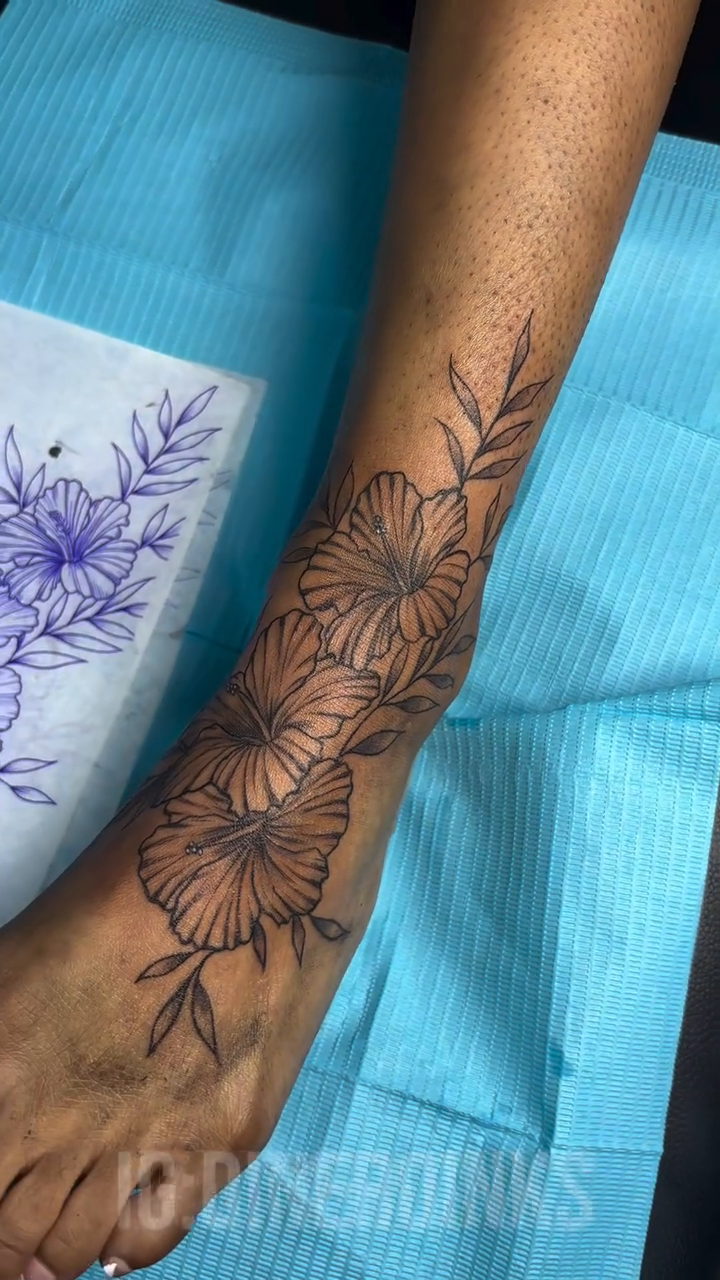 Tattoo by @dineroinks — fine_line