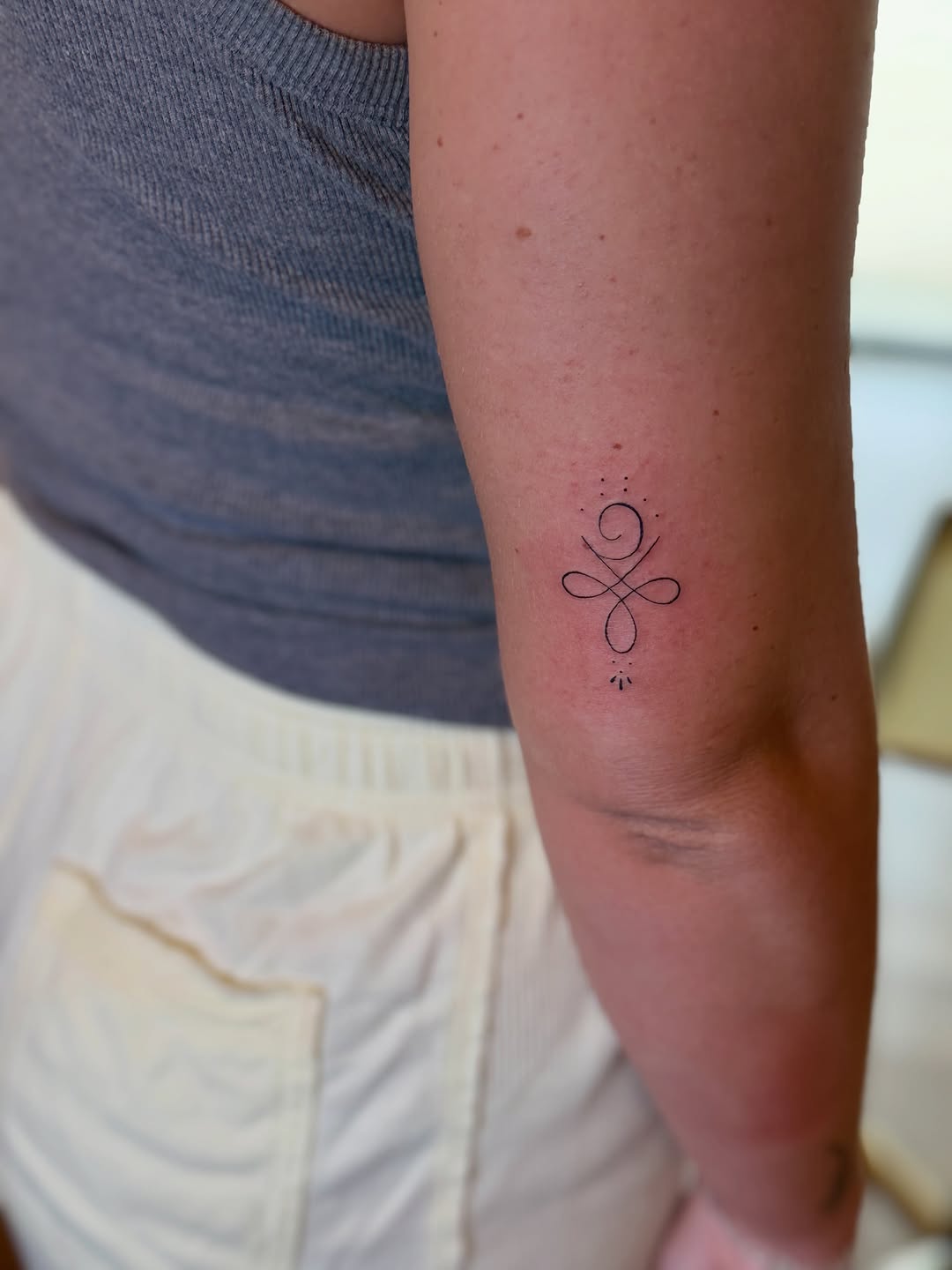 Tattoo by @shebeauty_bar — fine_line, minimalist
