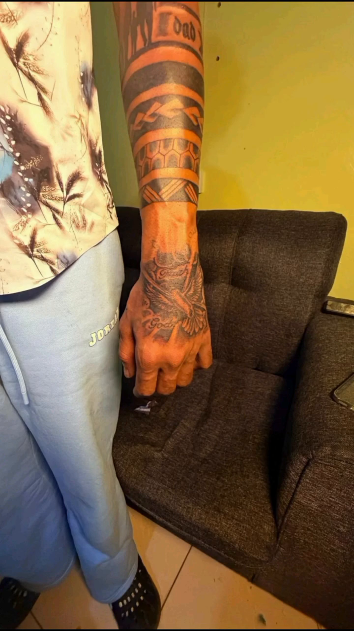 Tattoo by @mwangazatattoosandpiercings โ blackwork