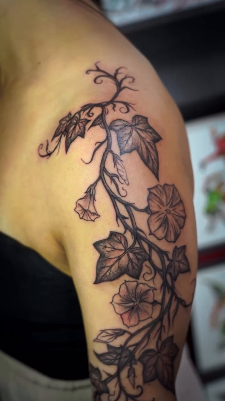 Tattoo by @spicolitattoos — black_and_grey