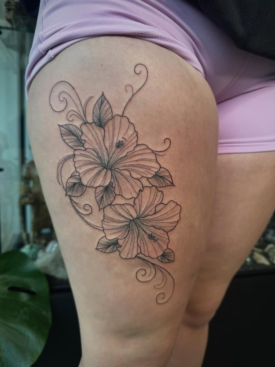 Tattoo by @astrearomerotattoos β fine_line