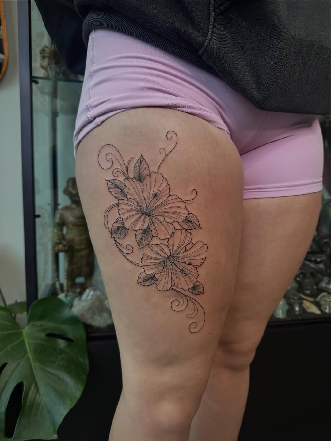 Tattoo by @astrearomerotattoos β fine_line