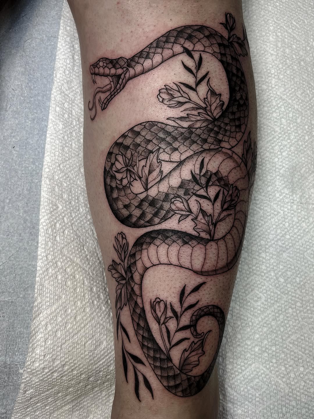 Tattoo by @mewekes β black_and_grey