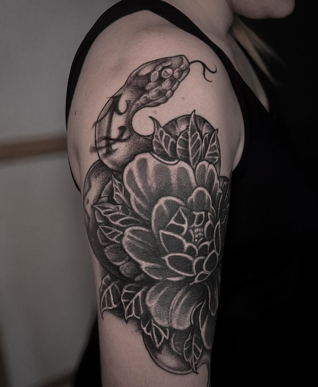 Tattoo by @lahyenettt — black_and_grey