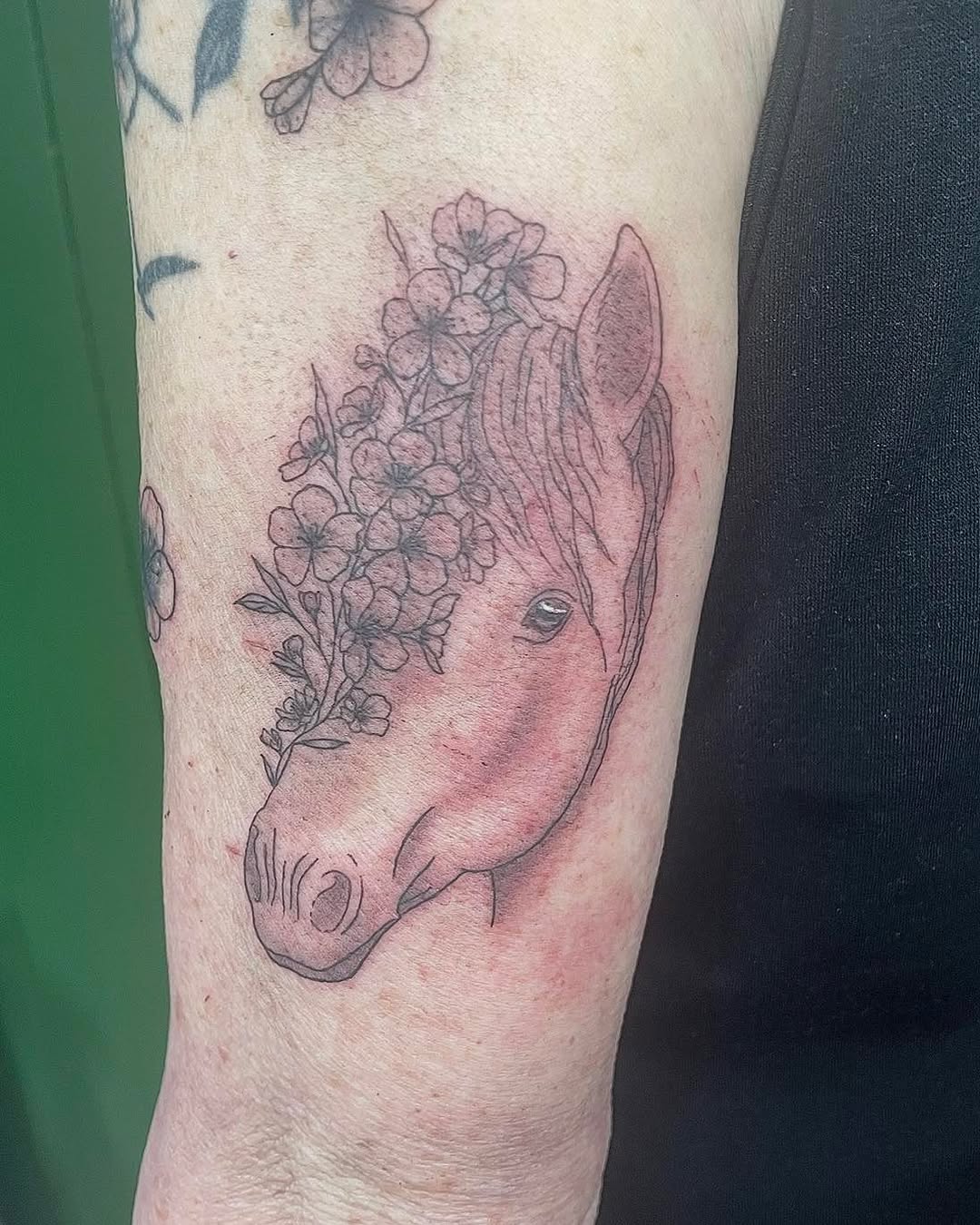 Tattoo by @myl.valois_tattoo — fine_line, black_and_grey