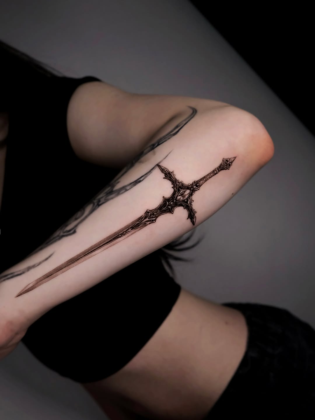 Tattoo by @da.an_tattooer — illustrative, dark_realism