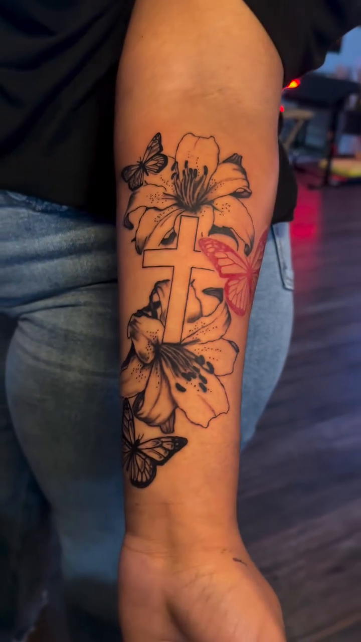 Tattoo by @kee.tatted.me β illustrative, black_and_grey