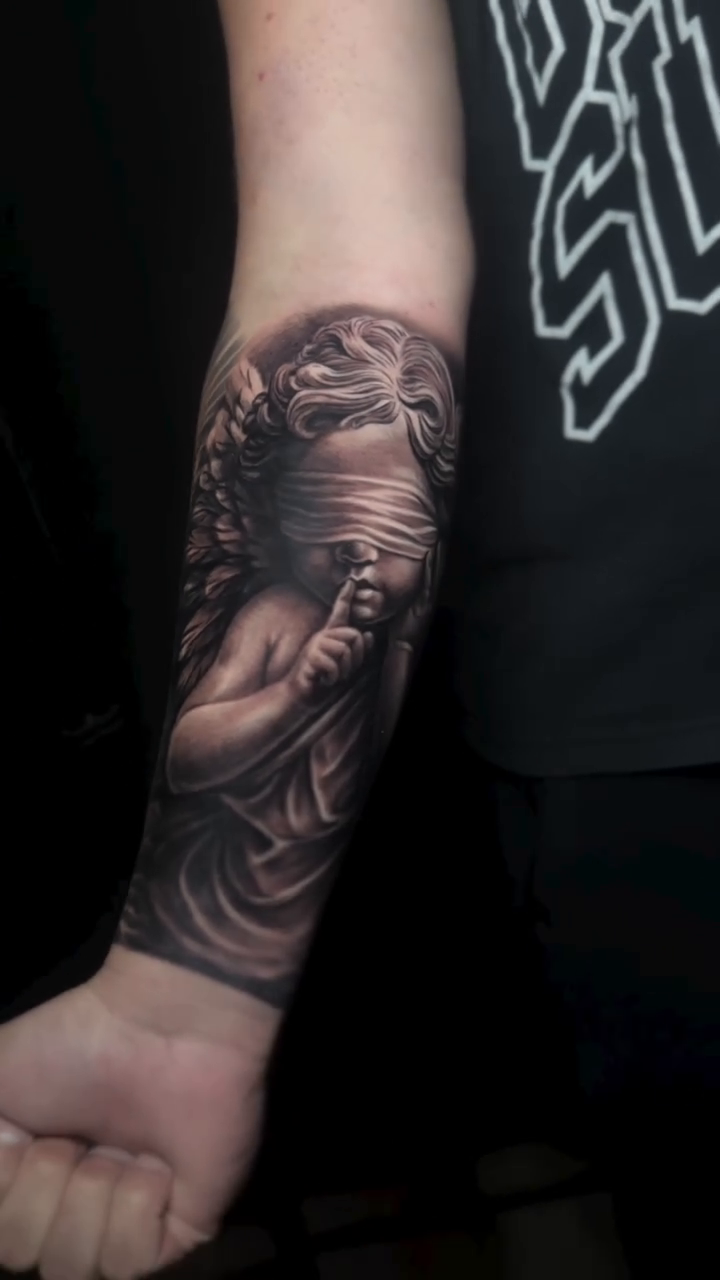 Tattoo by @el_bryan_ta2_ — realism, black_and_grey