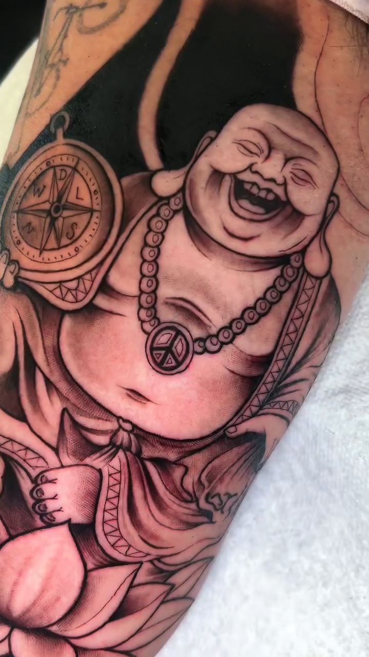 Tattoo by @deniscastrotattoo — black_and_grey, illustrative