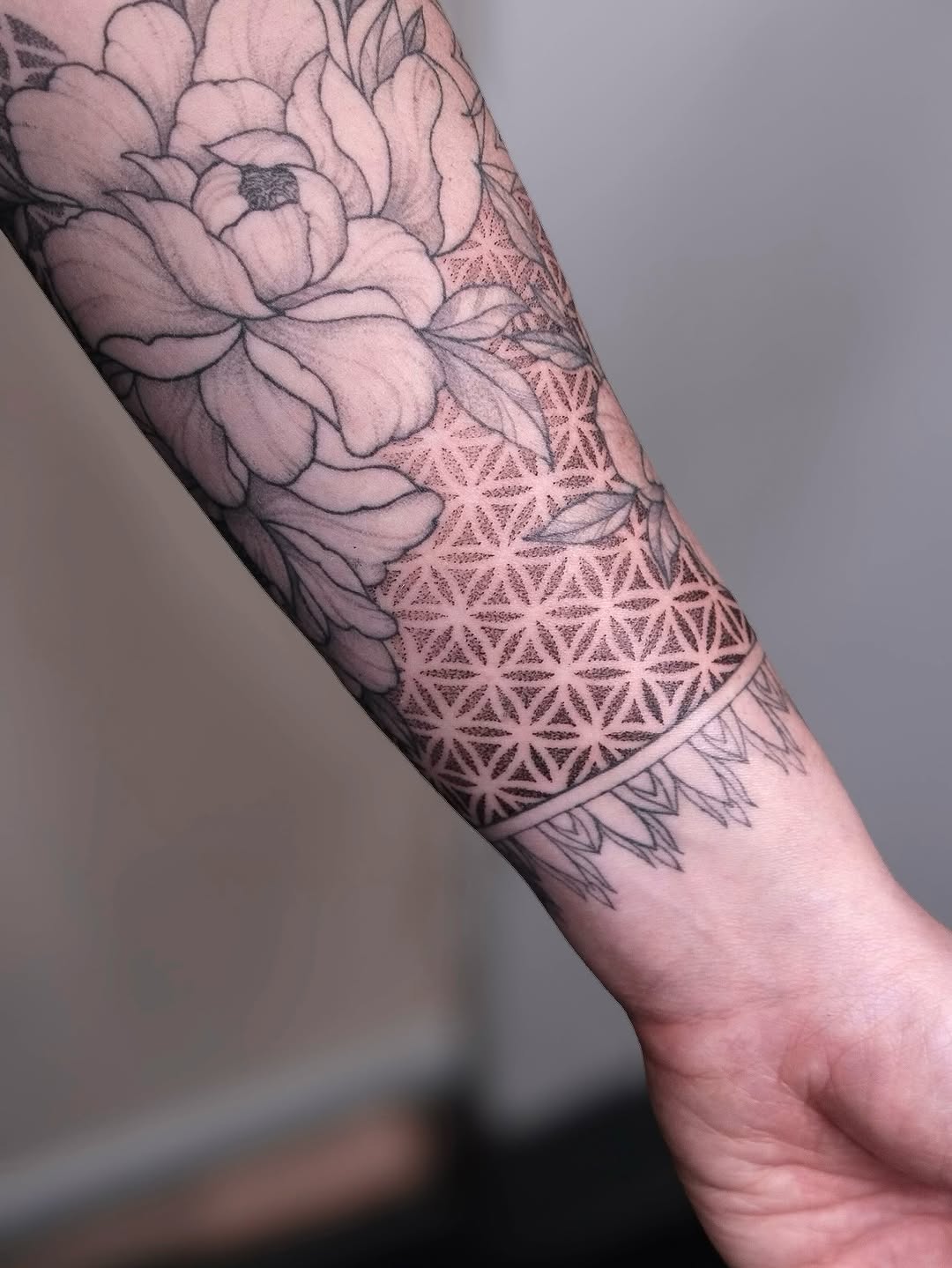Tattoo by @ariana_tattooing — blackwork, dotwork
