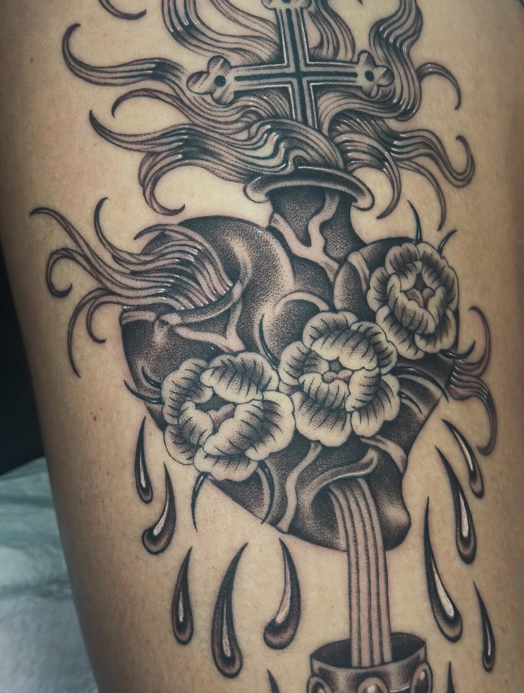 Tattoo by @laurynjenesis — black_and_grey, illustrative