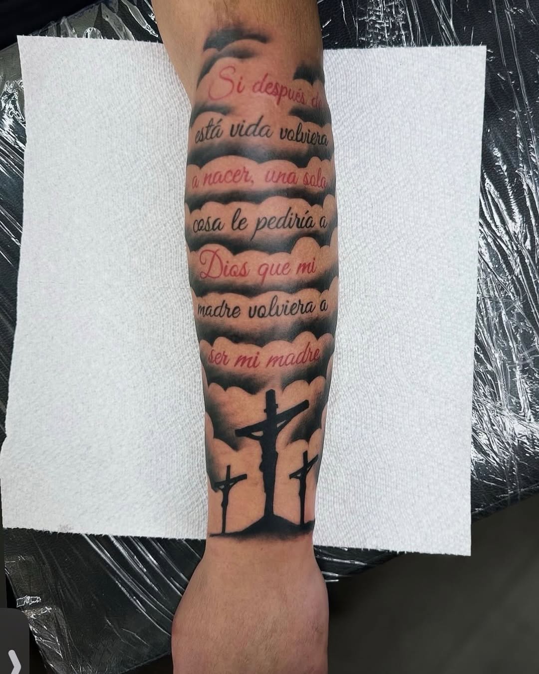Tattoo by @el_enano_tatto — lettering_script, black_and_grey