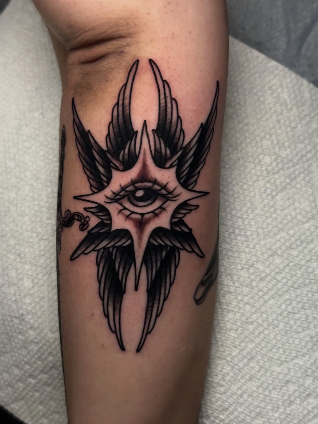 Tattoo by @sevenstattoos β blackwork