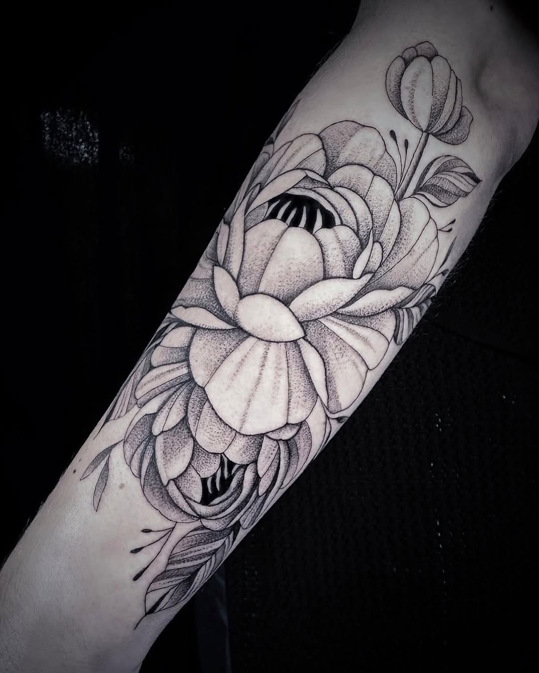 Tattoo by @vivloretattoo — black_and_grey