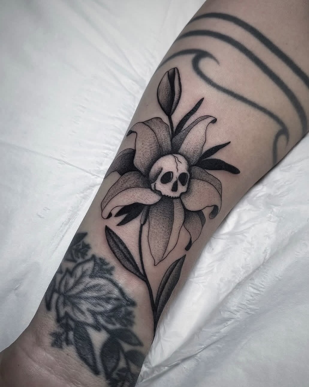 Tattoo by @vivloretattoo — black_and_grey