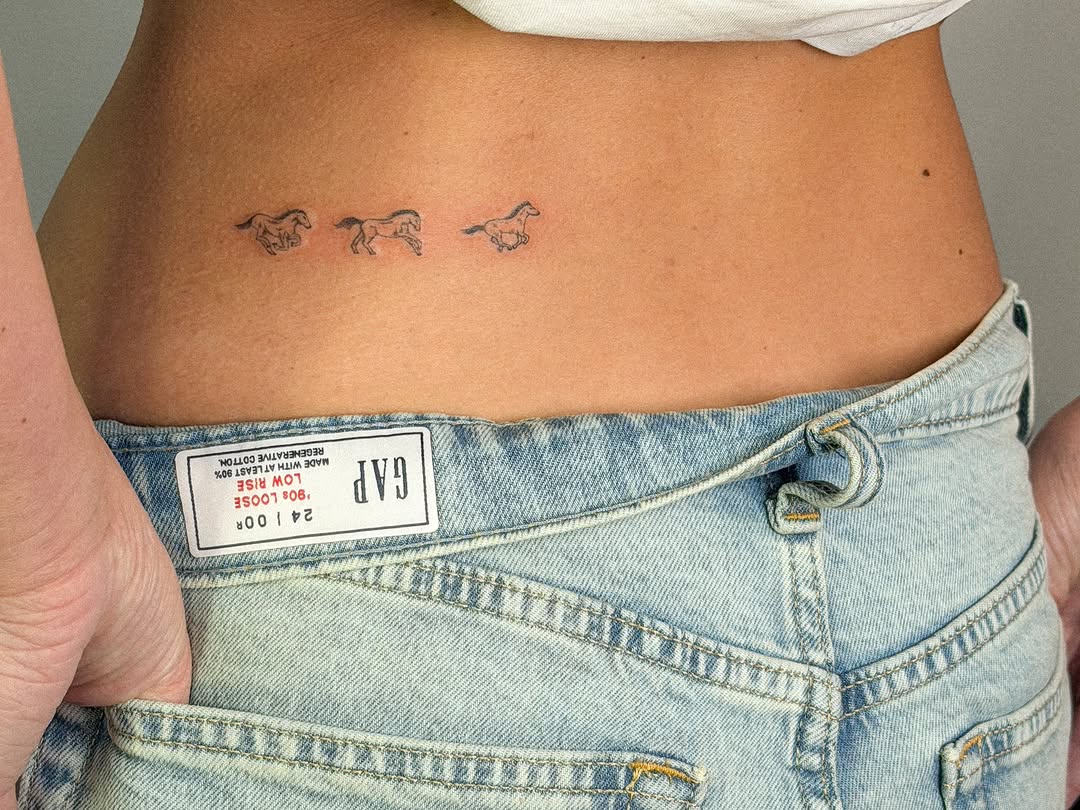 Tattoo by @yuli_tattoos β fine_line, minimalist