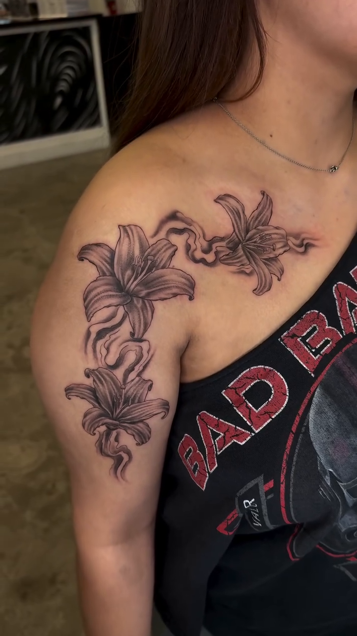 Tattoo by @dtxtattoos โ fine_line