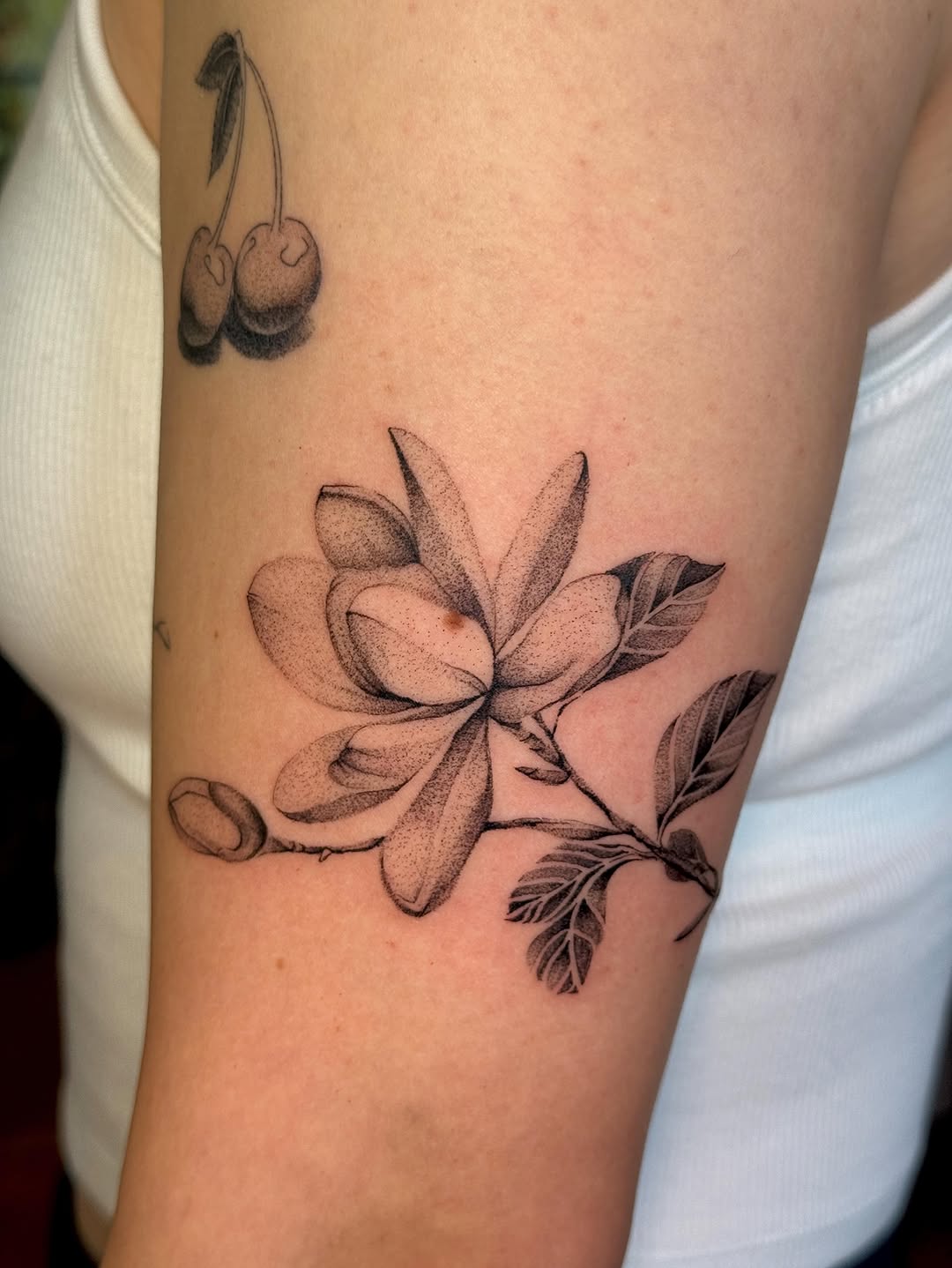 Tattoo by @_jackiesque โ dotwork