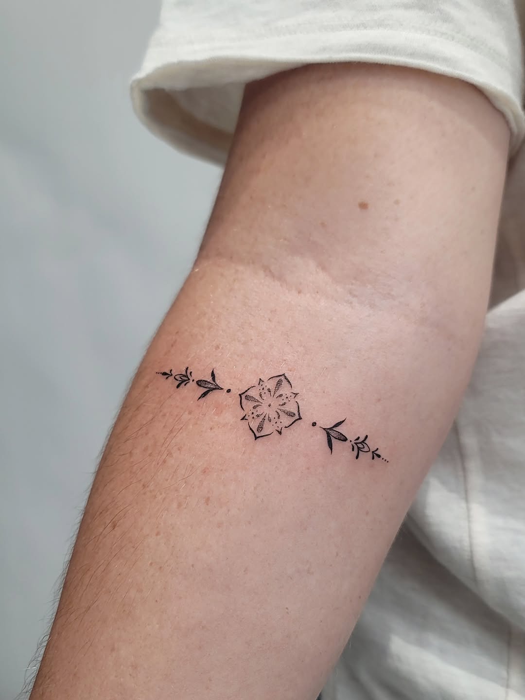 Tattoo by @christinaphungtattoos — fine_line, minimalist