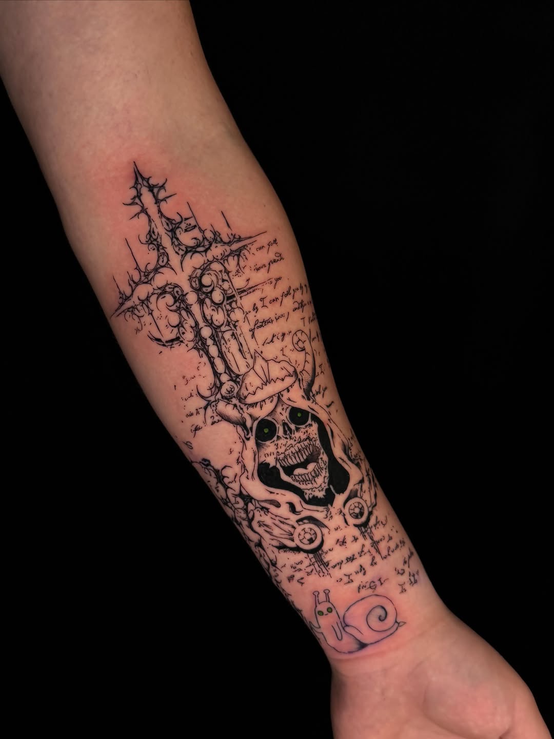 Tattoo by @isa.tats — illustrative, blackwork