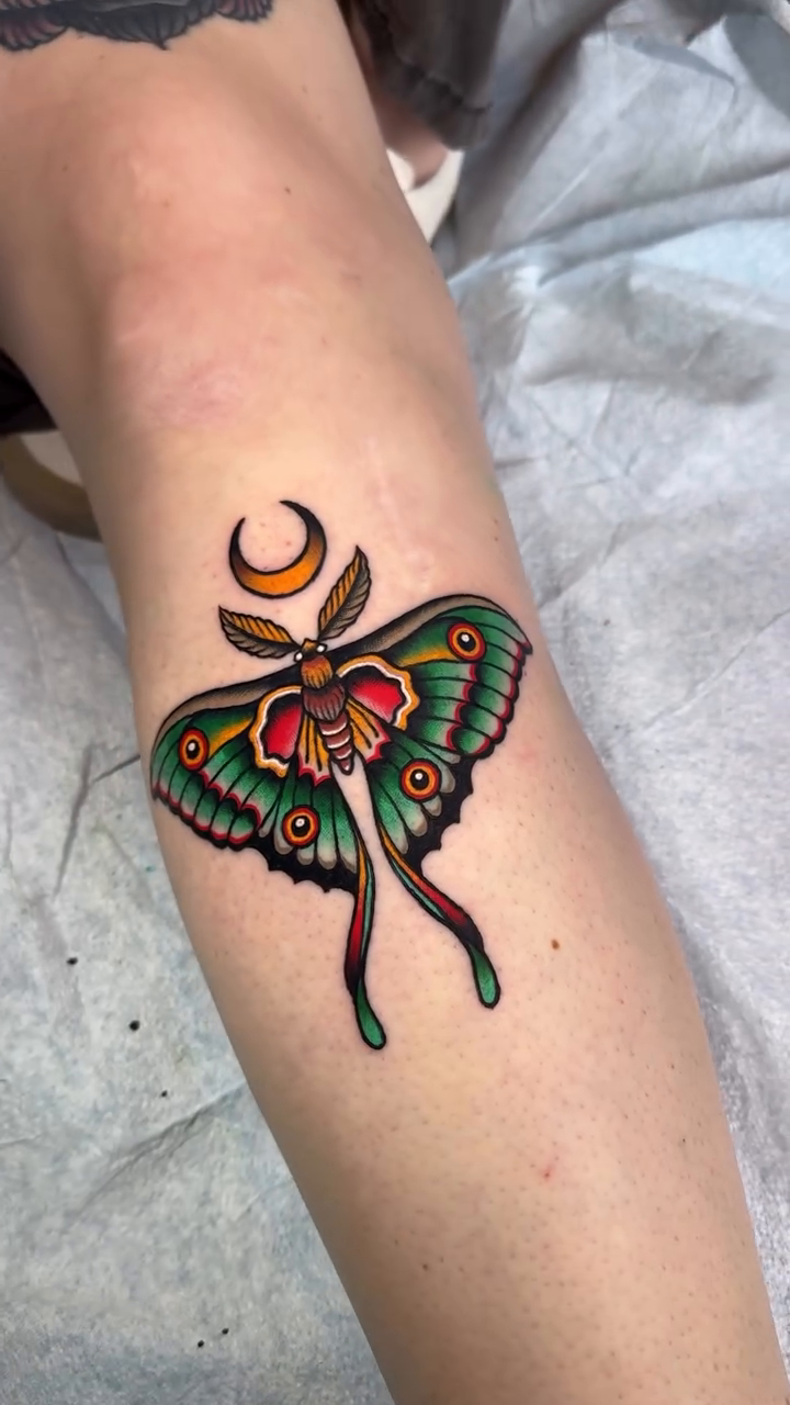 Tattoo by @miguelcomintattooer โ neo_traditional