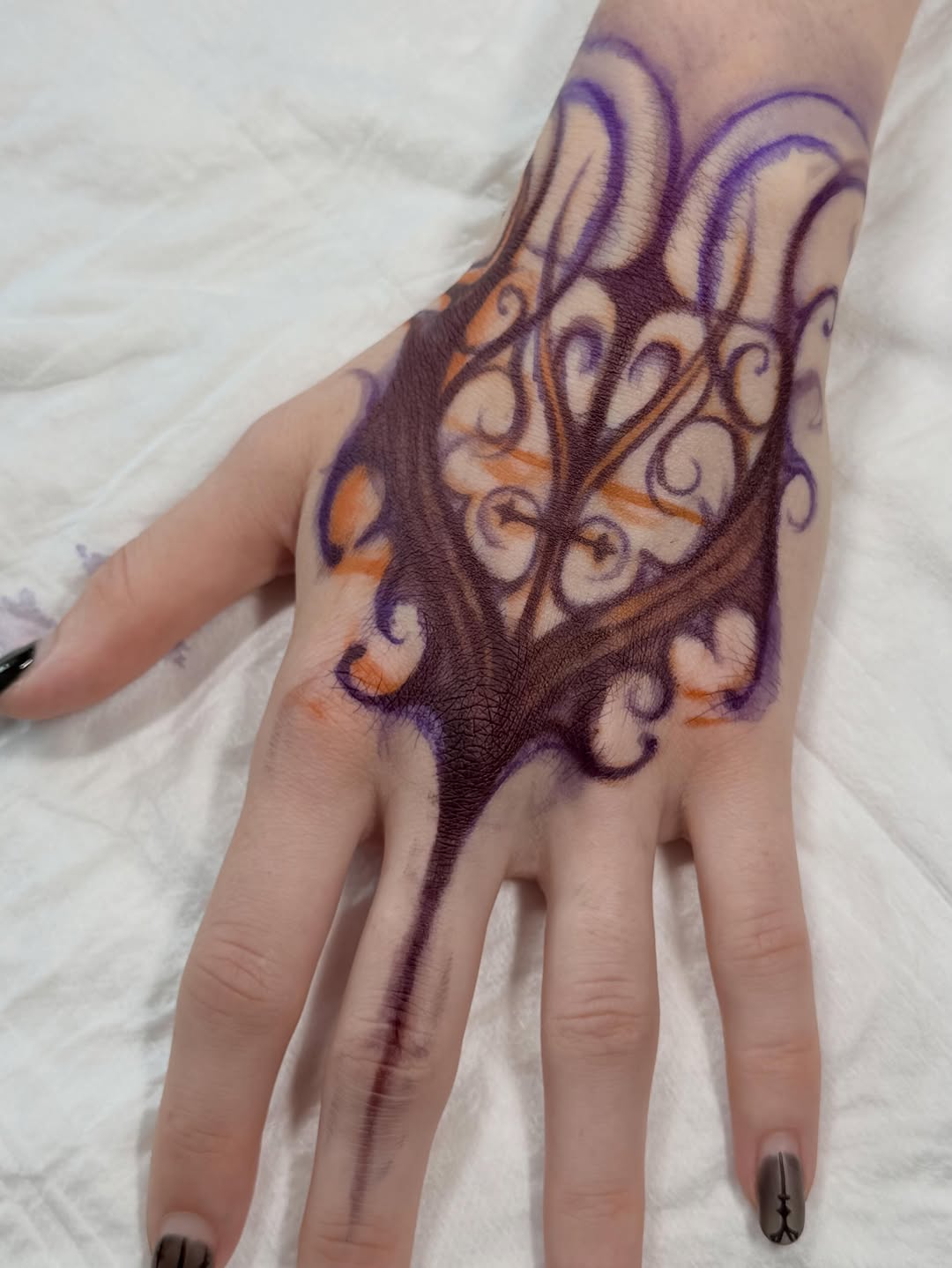 Tattoo by @lahyenettt — dotwork