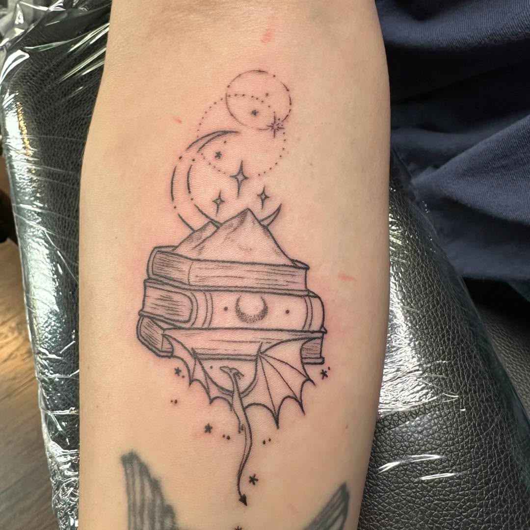 Tattoo by @sarahsmiletattoo โ illustrative, fine_line