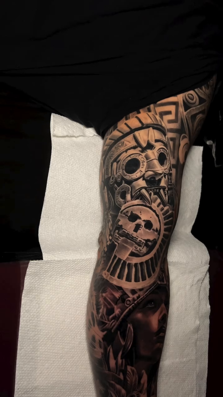 Tattoo by @elfamosoflames — black_and_grey, realism