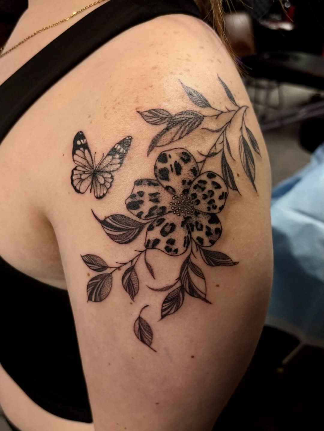 Tattoo by @yese.vibes — fine_line, black_and_grey