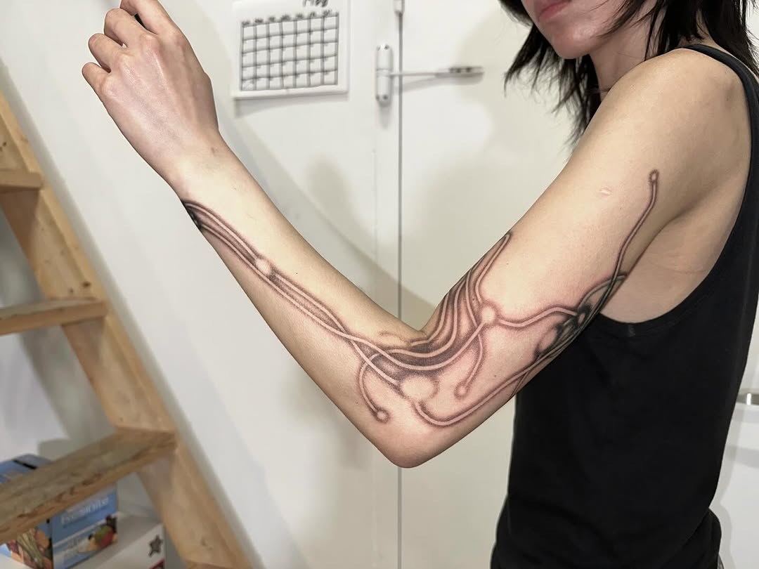 Tattoo by @7bugin7thdimension โ geometric, black_and_grey
