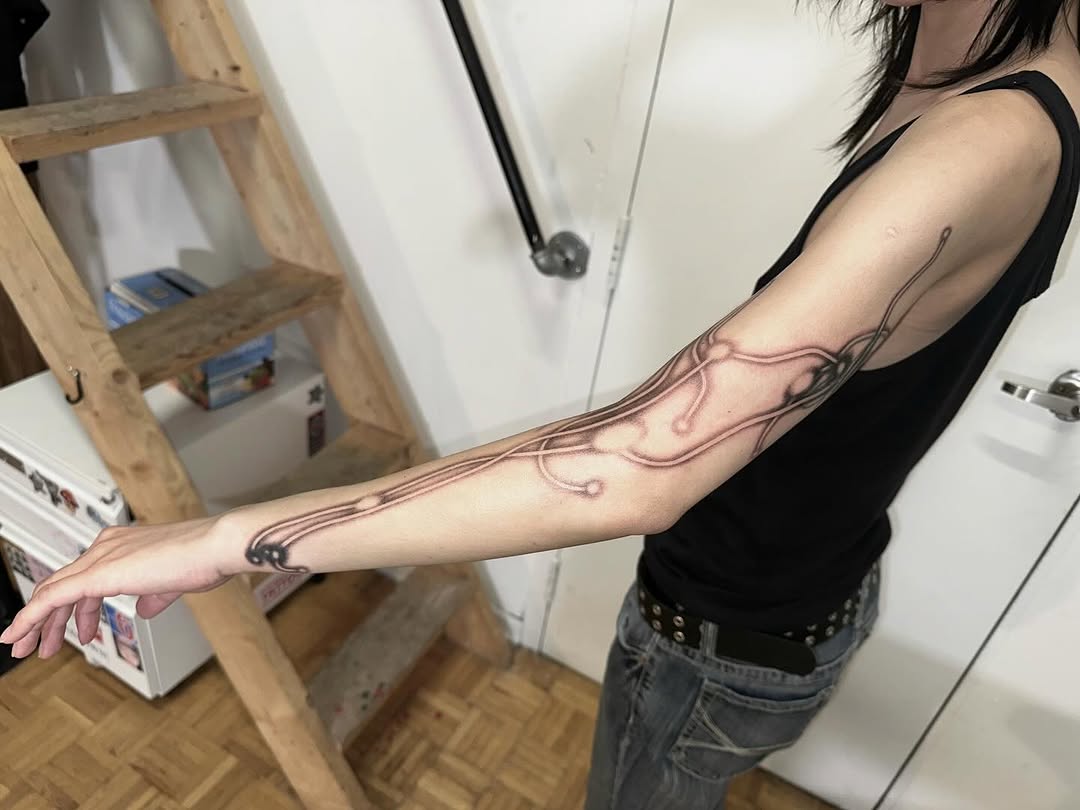 Tattoo by @7bugin7thdimension โ fine_line, black_and_grey