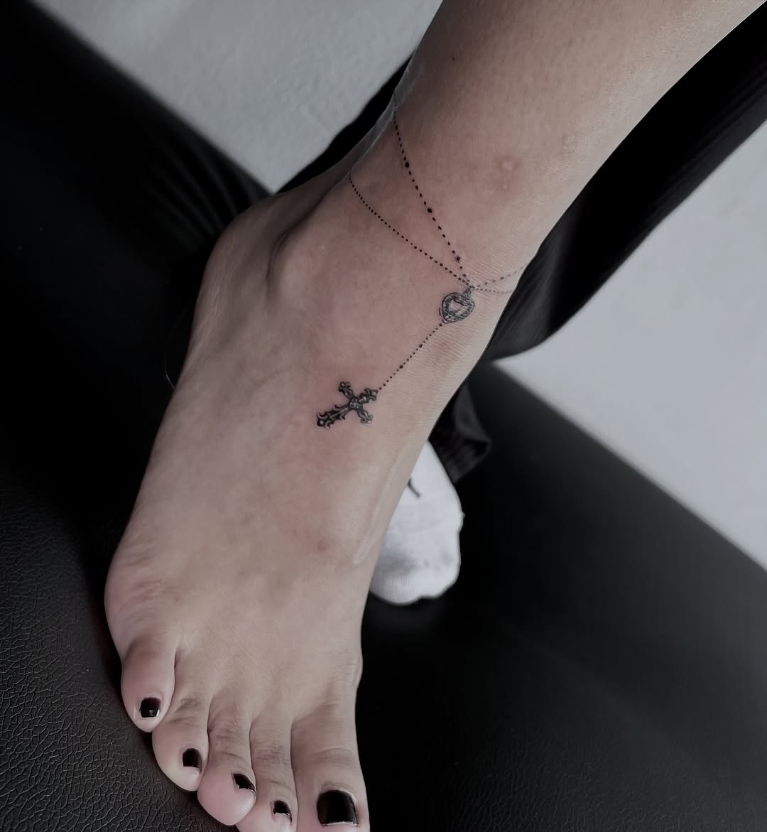 Tattoo by @deza.art — fine_line