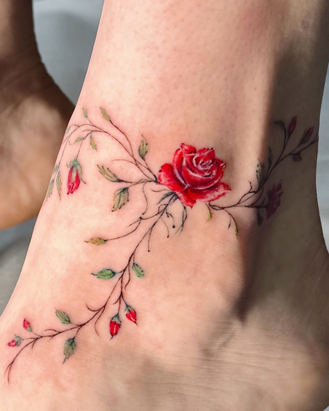 Tattoo by @mika.z.tattoo — fine_line, watercolor