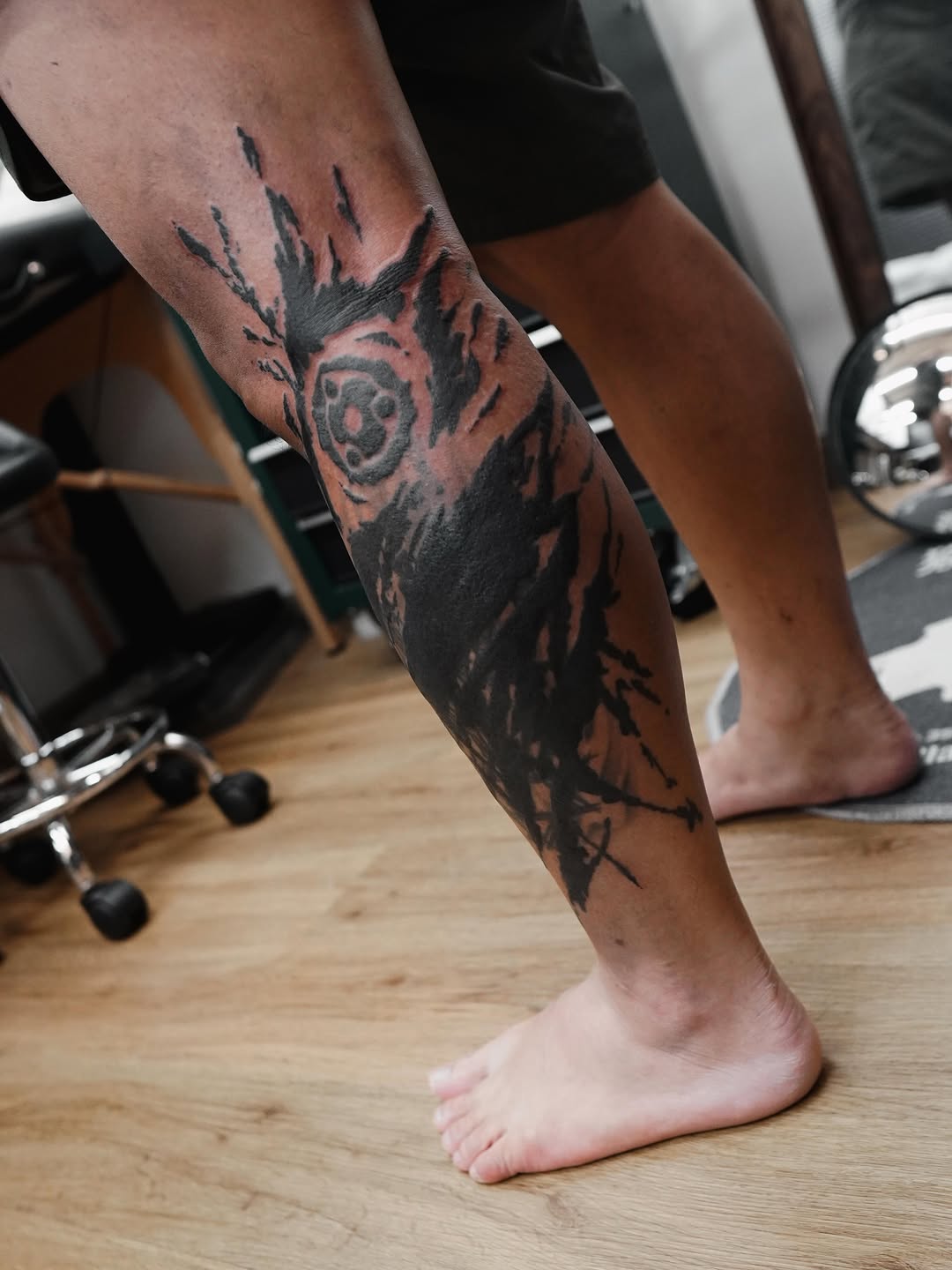 Tattoo by @mung_tattoo — blackwork, illustrative
