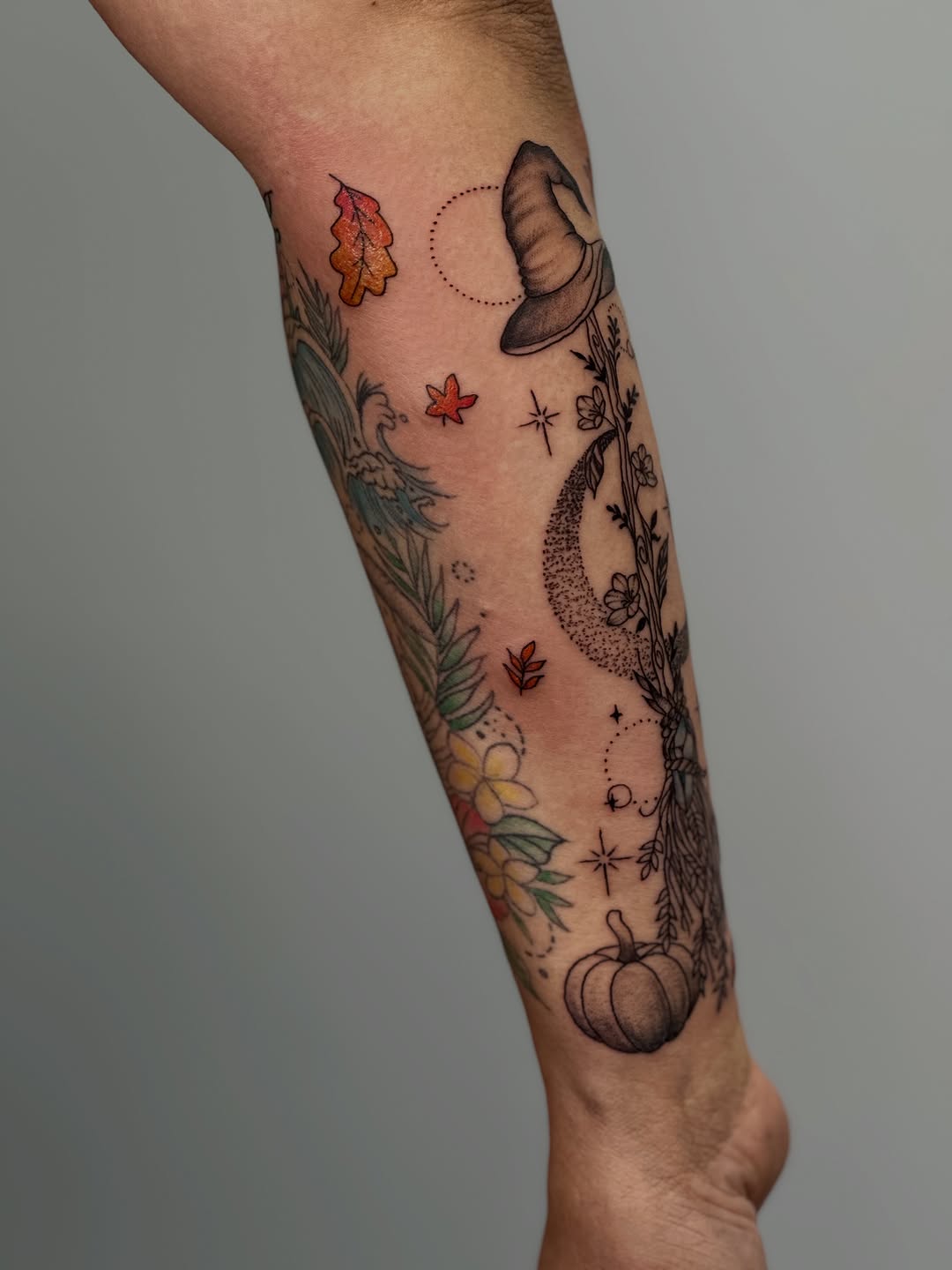 Tattoo by @tattoosbykaur โ dotwork