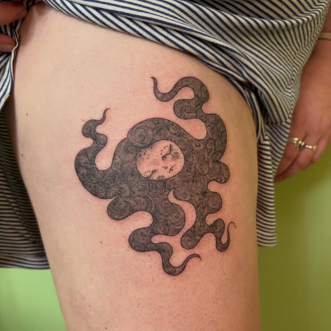 Tattoo by @shybirdtattoo β dotwork