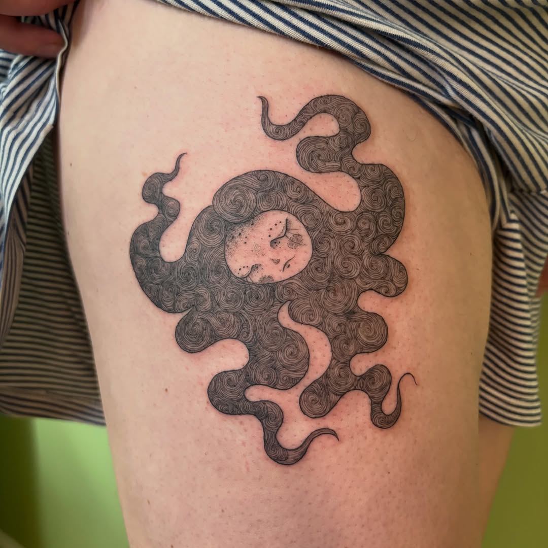 Tattoo by @shybirdtattoo β dotwork