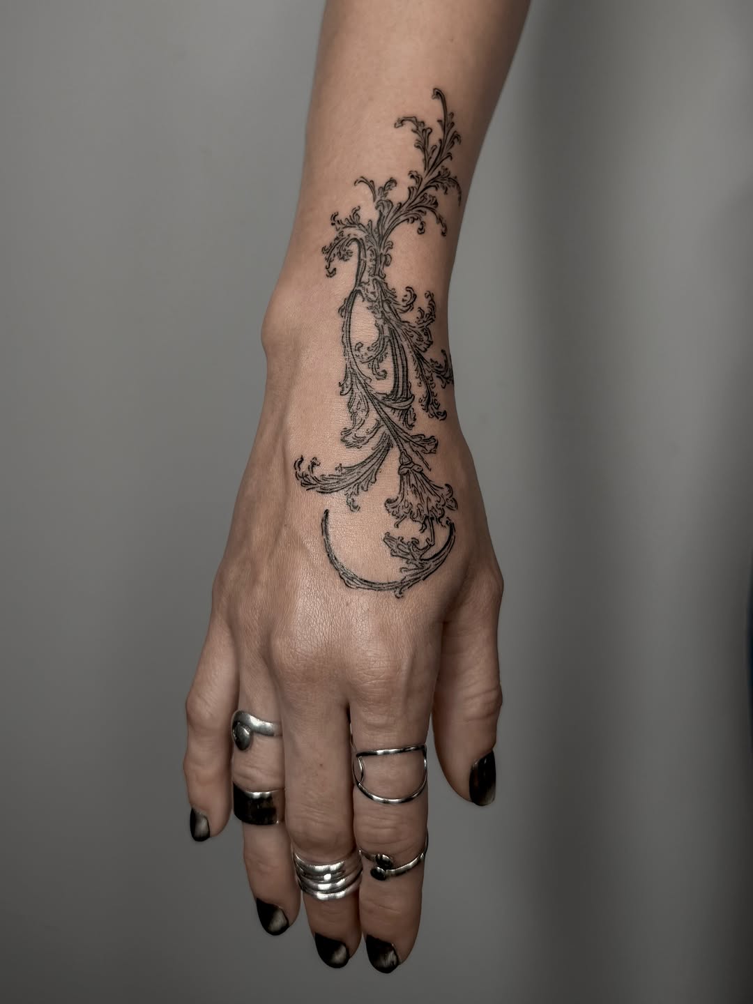 Tattoo by @luahills.tattoos — fine_line, ornamental