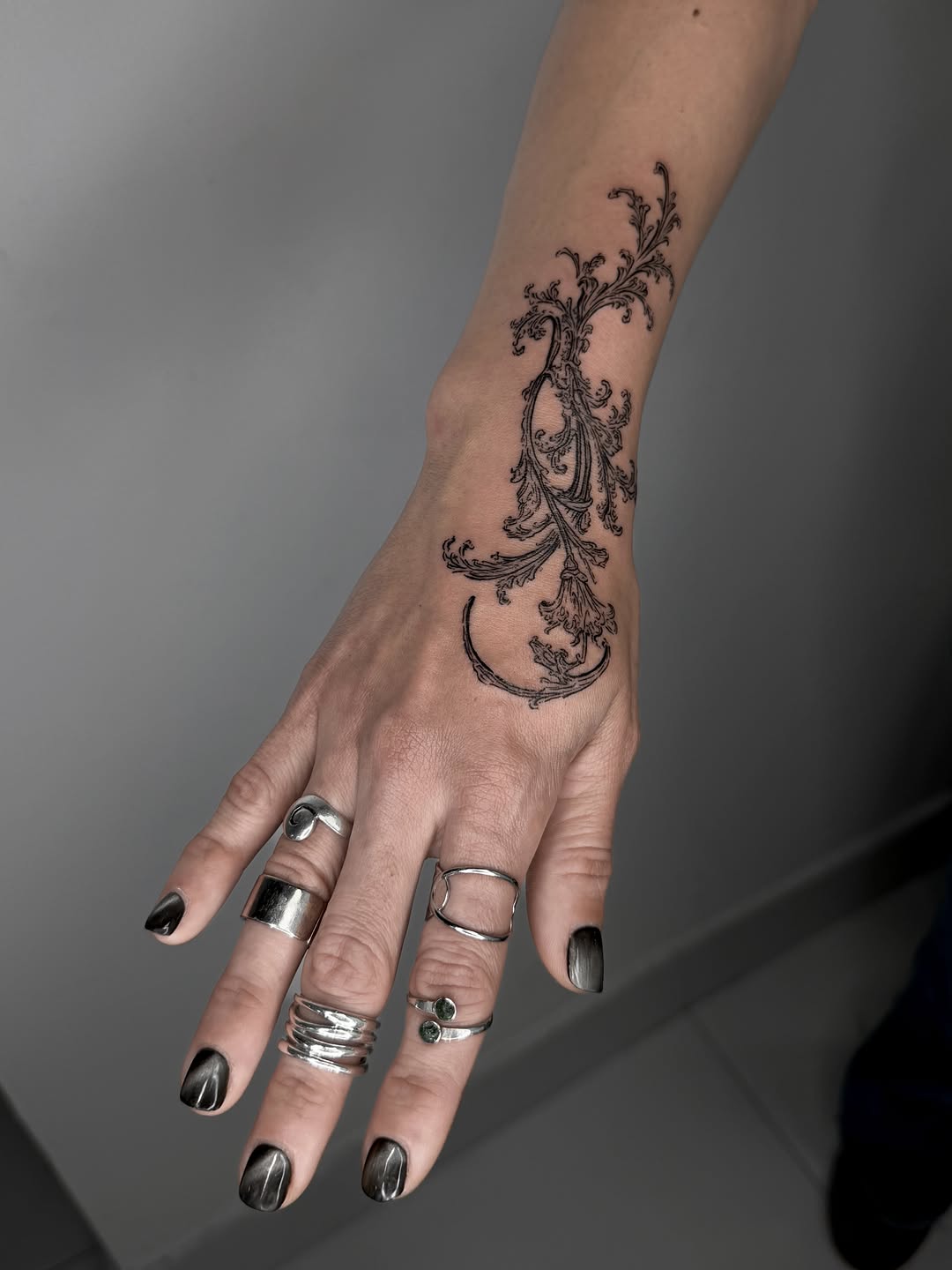 Tattoo by @luahills.tattoos — ornamental, fine_line