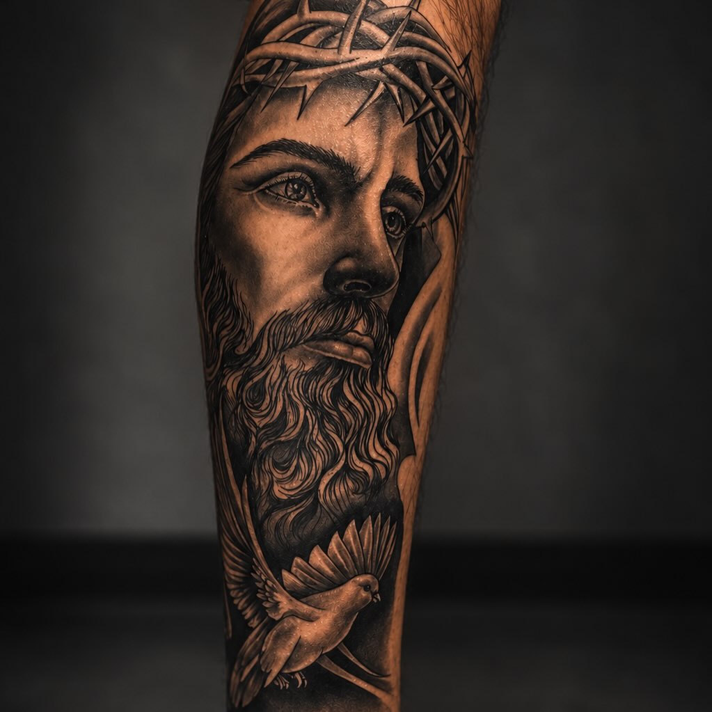 Tattoo by @dayse_ink — realism, black_and_grey