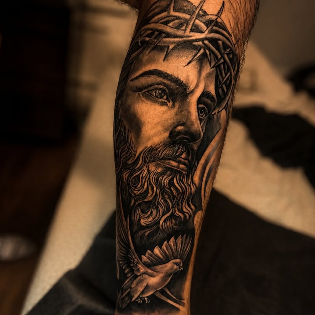 Tattoo by @dayse_ink — realism, black_and_grey
